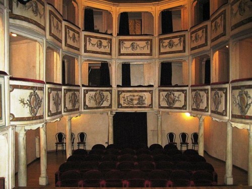 640px-Teatro_della_Concordia_-_Monte_Castello_di_Vibio_1