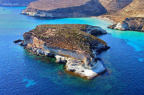 800px-Rabbit_islet_Isola_dei_Conigli_-_Lampedusa_-_3