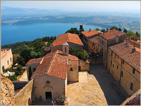 borgo-con-panorama