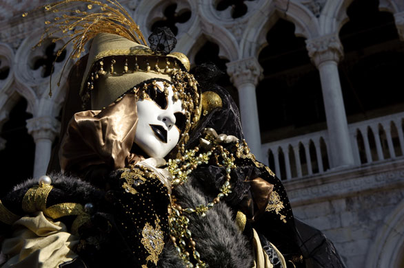 venice-carnival-a-person-009